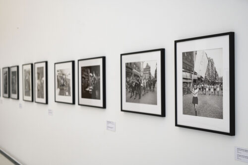 Ausstellungsansicht, Willy Ronis. Zuerst das Leben, BLMK Cottbus, 2022 © Donation Willy Ronis, Ministère de la Culture (France), Médiathèque du patrimoine et de la photographie, diffusion RMN-Grand Palais, Foto: Marlies Kross