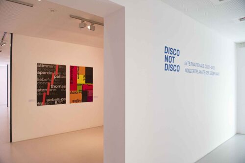 Ausstellungsansicht, Disco Not Disco. Internationale Club- und Konzertplakate der Gegenwart, BLMK Cottbus, 2022, Foto: Marlies Kross