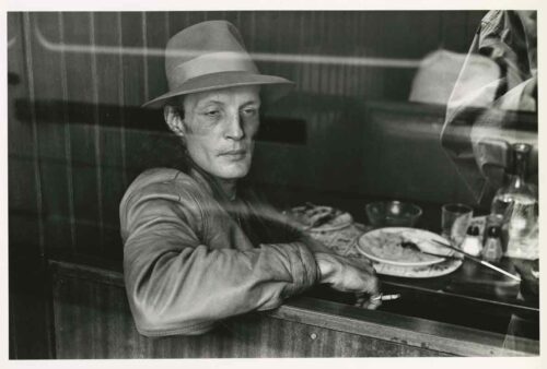 Manfred Paul, Mann im Café, aus der Serie: Paris 1988, 1988, Silbergelatineabzug © Manfred Paul, Berlin