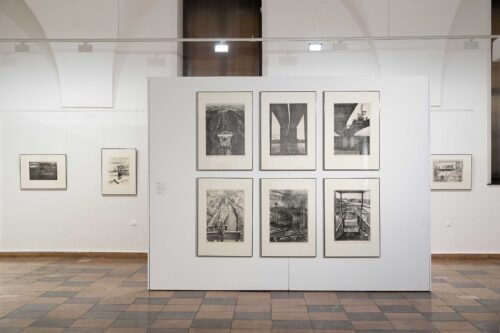Ausstellungsansicht, Grafische Mappenwerke aus der DDR. Zwischen Arkadien und Wohngebiet, BLMK Frankfurt (Oder), 2023, Foto: Bernd Schönberger
