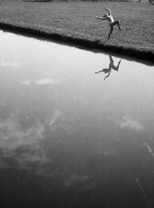 Jacques Henri Lartigue, Huguette Sabouret au Château des Essarts, Veyvialle, France, 1942, Photographie Jacques-Henri Lartigue © Ministère de la Culture, MPP