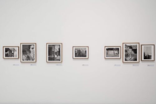 Ausstellungsansicht, Jacques Henri Lartigue & André Kertesz. Un pas de côte / Ein Schritt zur Seite, BLMK Cottbus, 2023 © Ministère de la Culture, MPP, Foto: Bernd Schönberger