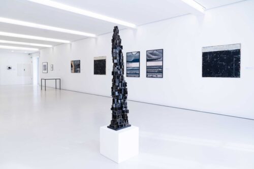 Ausstellungsansicht, Leerraum. weiß/schwarz, BLMK Cottbus, 2023, Foto: Bernd Schönberger