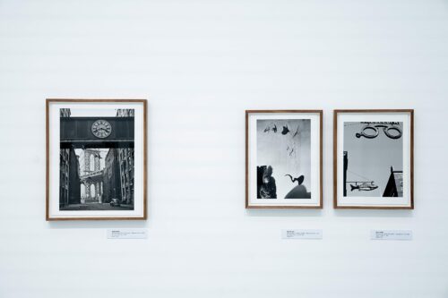 Ausstellungsansicht, Jacques Henri Lartigue & André Kertesz. Un pas de côte / Ein Schritt zur Seite, BLMK Cottbus, 2023 © Ministère de la Culture, MPP, Foto: Bernd Schönberger