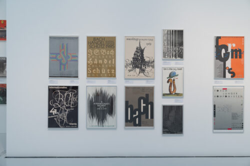 Ausstellungsansicht, Sammlungseinsichten. Plakate ostdeutscher Grafikerinnen, BLMK Cottbus, 2024, Foto: Bernd Schönberger