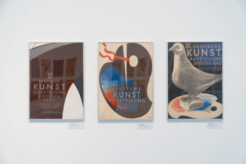 Ausstellungsansicht, Sammlungseinsichten. Plakate ostdeutscher Grafikerinnen, BLMK Cottbus, 2024, Foto: Bernd Schönberger