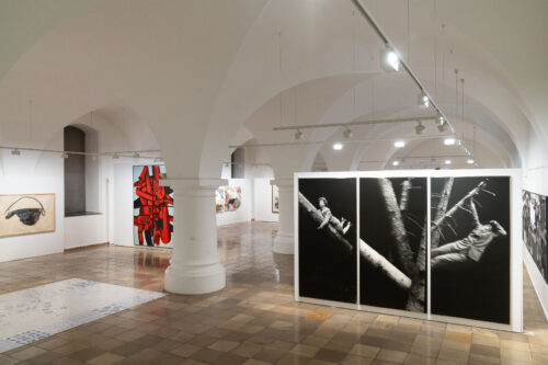 Ausstellungsansicht, GroßARTig. Bilder und Skulpturen aus der Sammlung im Großformat, BLMK Frankfurt (Oder), 2024, Foto: Bernd Schönberger