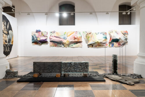Ausstellungsansicht, GroßARTig. Bilder und Skulpturen aus der Sammlung im Großformat, BLMK Frankfurt (Oder), 2024, Foto: Bernd Schönberger