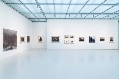 Ausstellungsansicht, Melancholie. Ästhetik der Vergänglichkeit und Leere - Eine Sammlungsschau, BLMK Cottbus, 2024, Foto: Bernd Schönberger