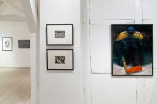 Ausstellungsansicht, Ein kristallner Tag. Winterbilder von Schneeweiß bis Nebelgrau, BLMK Frankfurt (Oder), 2024, Foto: Bernd Schönberger