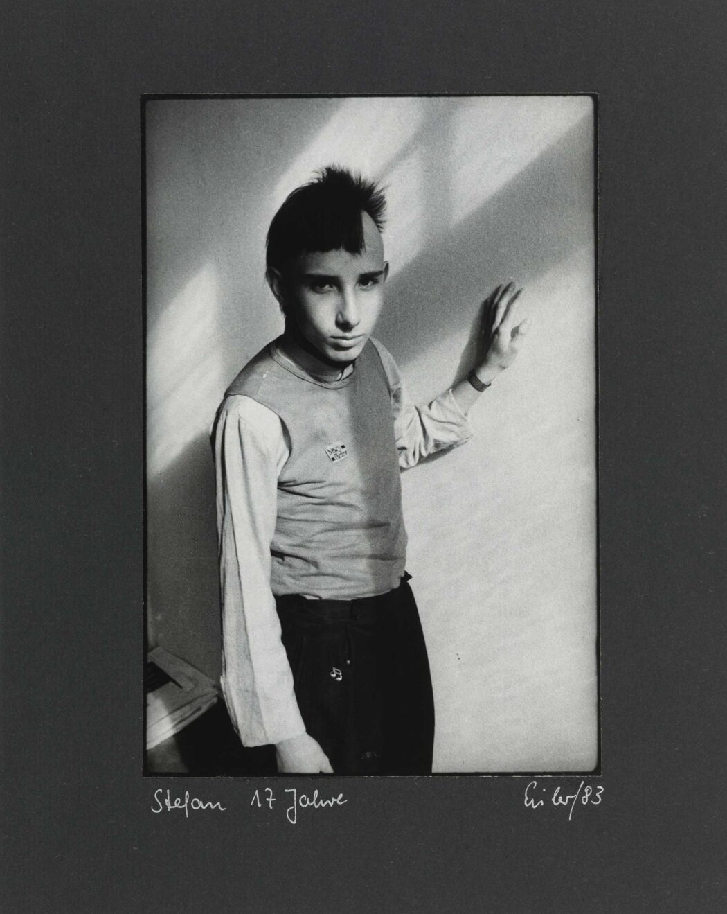 Christiane Eisler, Stefan, 17 Jahre, aus der Mappe: Foto-Anschlag, 1983 © Christiane Eisler