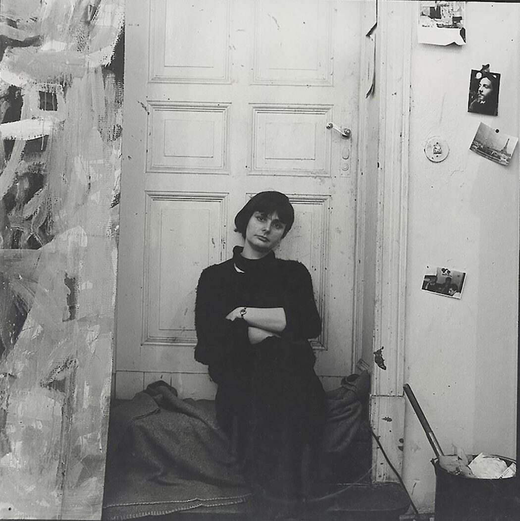 Karin Wieckhorst, Christine Schlegel in ihrem Atelier 1986, Silbergelatineabzug © Karin Wieckhorst