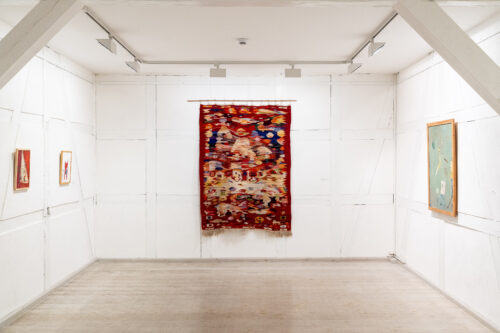 Ausstellungsansicht, Heinrich Bethke & Kata Unger. Genossen, die Qualität des Tees macht mir Sorgen, BLMK Frankfurt (Oder), 2025, Foto: Bernd Schönberger