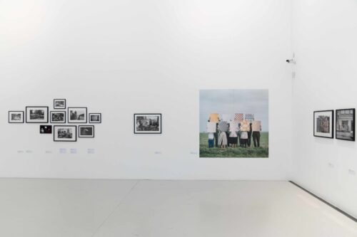 Ausstellungsansicht, An den Rändern taumelt das Glück. Die späte DDR in der Fotografie, BLMK Cottbus, 2025, Foto: Bernd Schönberger