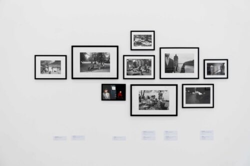 Ausstellungsansicht, An den Rändern taumelt das Glück. Die späte DDR in der Fotografie, BLMK Cottbus, 2025, Foto: Bernd Schönberger