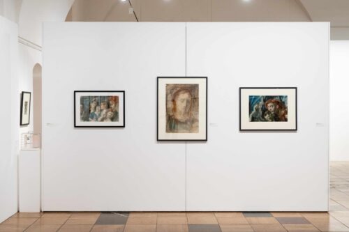 Ausstellungsansicht, Menschen und Milieus. Soziale Wirklichkeiten zwischen Distanz und Parteinahme, BLMK Frankfurt (Oder), 2025, Foto: Bernd Schönberger