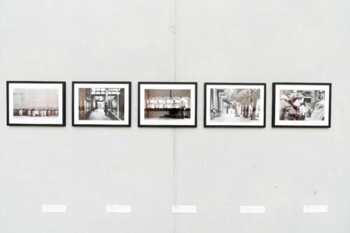 Ausstellungsansicht, An den Rändern taumelt das Glück. Die späte DDR in der Fotografie, BLMK Cottbus, 2025, Foto: Bernd Schönberger