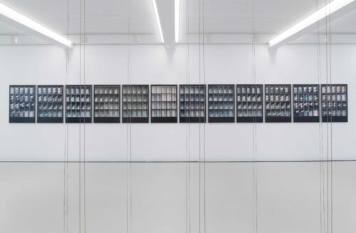 Alice Bahra, Ateliersequenz, 1998/2000, farbige Aufnahmen, Installationsansicht BLMK Cottbus, 2025 © Alice Bahra, Foto: Bernd Schönberger