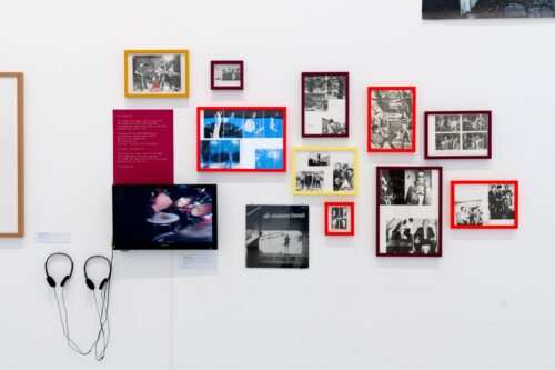 Ausstellungsansicht, Gegen den Strich oder die getanzte Wut. Punk/Rock in der späten DDR, BLMK Cottbus, 2025, Foto: Bernd Schönberger