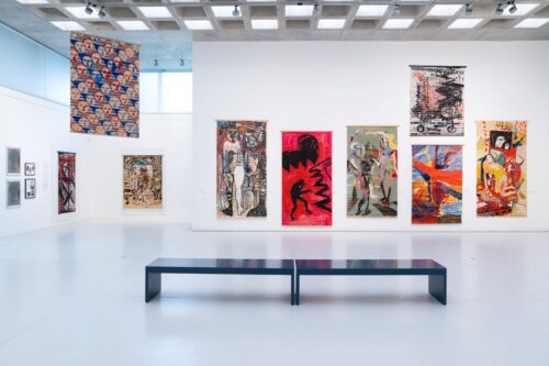 Ausstellungsansicht, Sendung aus dem Gegen-Raum. Mail Art, Plakate und Faltrollos alternativer DDR-Kunstszenen, BLMK Cottbus, 2025, Foto: Bernd Schönberger
