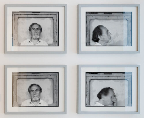 Ludwig Rauch, Porträts von Bernhard Heisig in seinem Atelier vor Leinwänden von Max Beckmann, 1992, Fine-Art Prints, Ausstellungsansicht, Von Krieg, Alltäglichkeiten und anderen Miseren. Handzeichnungen von Bernhard Heisig, BLMK Cottbus, 2025, Foto: Bernd Schönberger