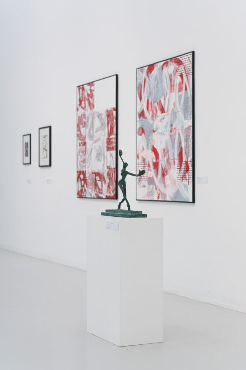Ausstellungsansicht, Über Schatten Springen. Die Tänzerin Fine Kwiatkowski, BLMK Cottbus, 2025, Foto: Bernd Schönberger