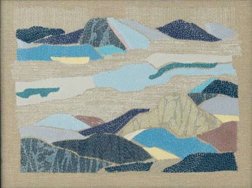 Sabine Barber, Riesengebirgsadaption, 1988, Applikation mit Stickerei, Baumwollstoffe und Seidengarn aufgenäht auf Leinen, Leihgabe der Künstlerin © Sabine Barber, Foto: Bernd Schönberger