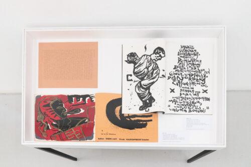 Ausstellungsansicht, Die Tage waren gezählt. Künstlerbücher und -zeitschriften mit Originalgrafik und Fotografie aus der späten DDR und Ostdeutschland, BLMK Cottbus, 2025, Foto: Bernd Schönberger