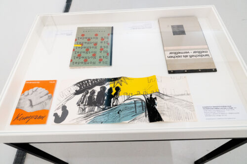 Ausstellungsansicht, Die Tage waren gezählt. Künstlerbücher und -zeitschriften mit Originalgrafik und Fotografie aus der späten DDR und Ostdeutschland, BLMK Cottbus, 2025, Foto: Bernd Schönberger