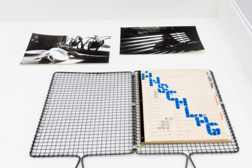 Ausstellungsansicht, Die Tage waren gezählt. Künstlerbücher und -zeitschriften mit Originalgrafik und Fotografie aus der späten DDR und Ostdeutschland, BLMK Cottbus, 2025, Foto: Bernd Schönberger