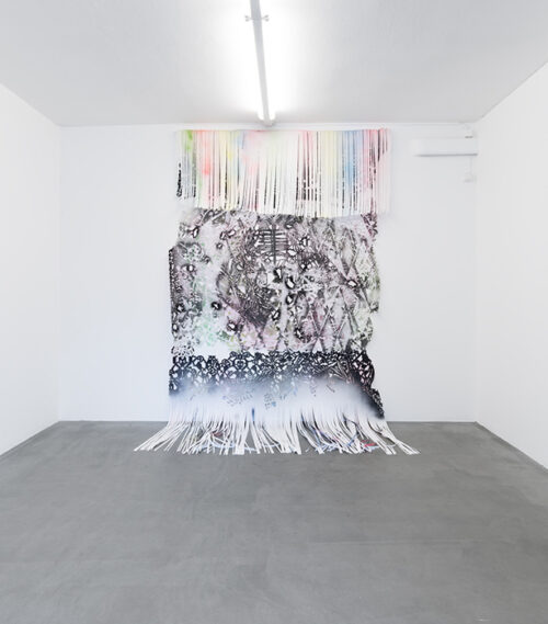 Gabriele Basch, fransen, 2015, Lack auf Papierschnitt © VG Bild-Kunst Bonn, 2026, Foto: Jåger Arén